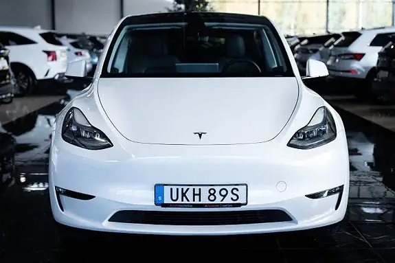 Tesla Model Y 2023 photo 2