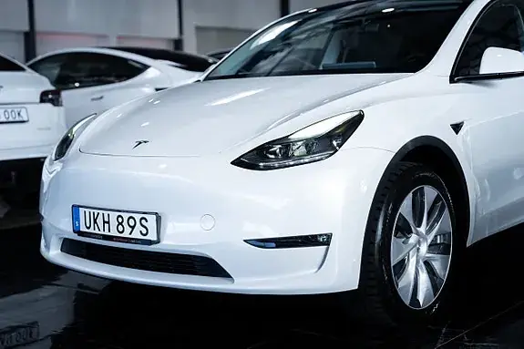 Tesla Model Y 2023 photo 4