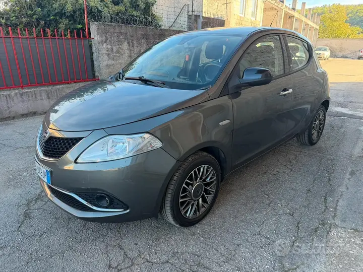 Lancia Ypsilon 2015 photo 3