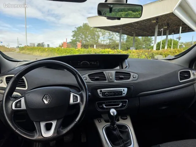Renault Scenic 2015 photo 5
