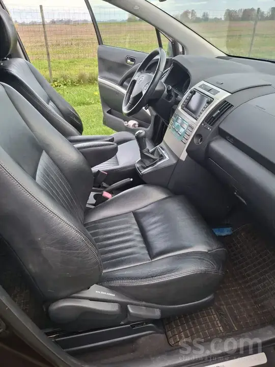 Toyota Corolla Verso 2008 photo 2