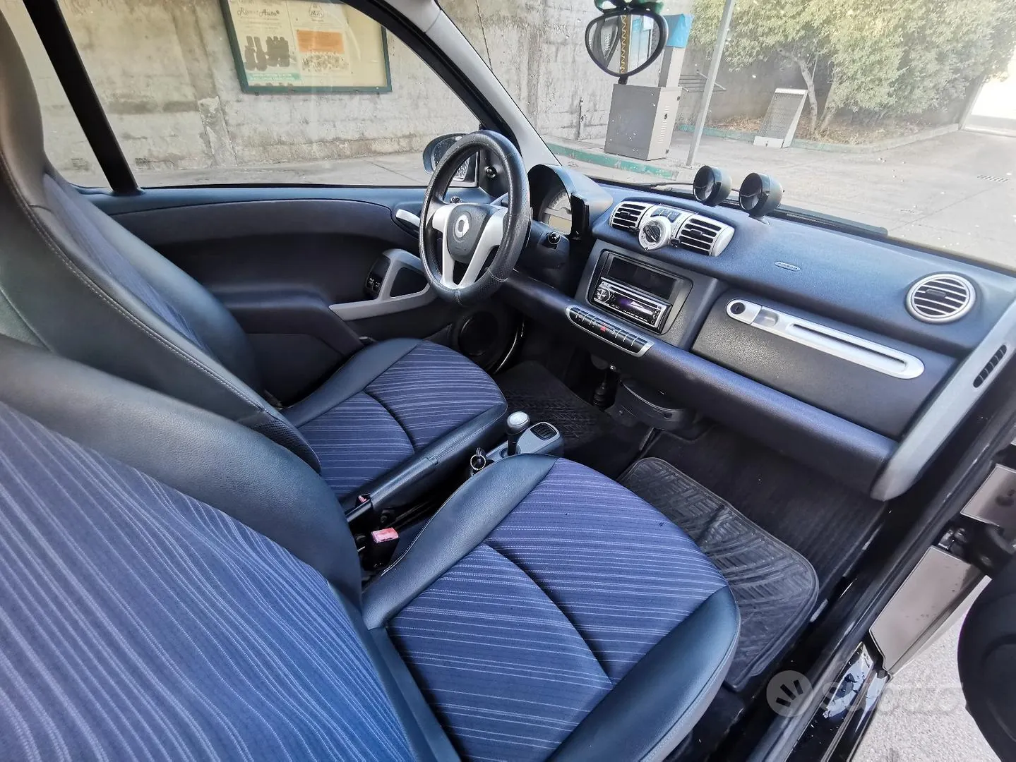Smart Fortwo 2011 photo 4