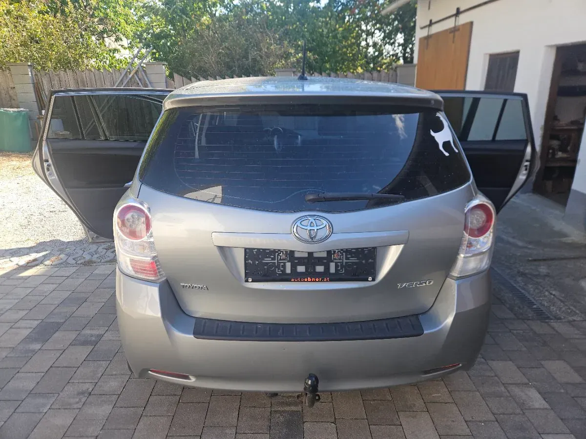 Toyota Verso 2012 photo 2