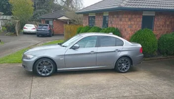 BMW 325I 2009 photo 4
