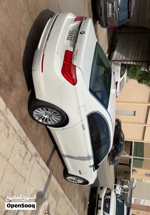 BMW 7 Series 2010 photo 2