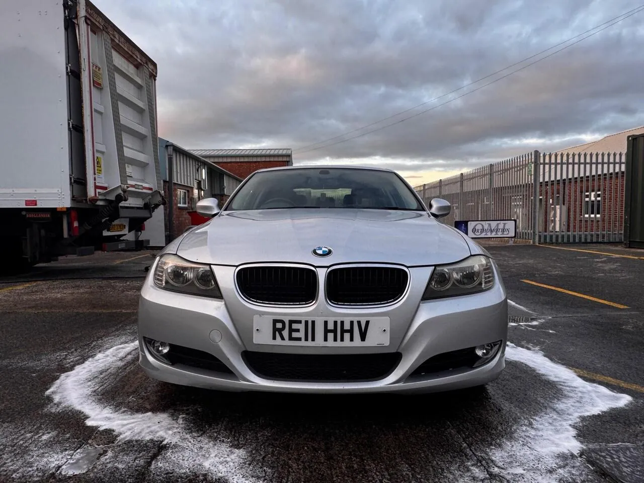 BMW 3 Series 2011 photo 3