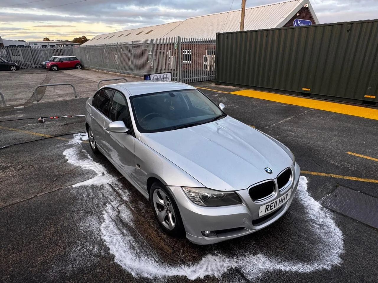 BMW 3 Series 2011 photo 2