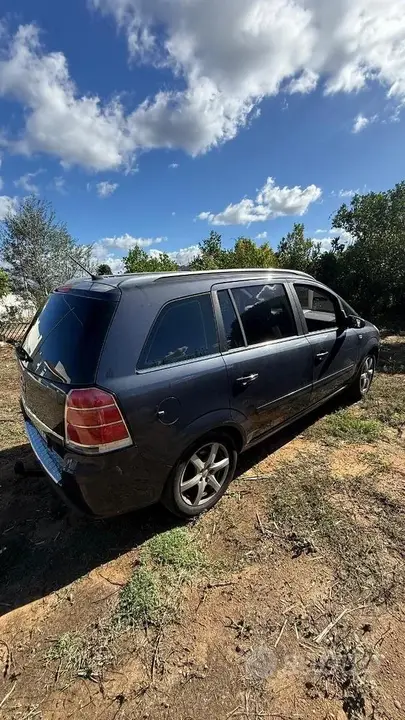 Opel Zafira 2006 photo 2