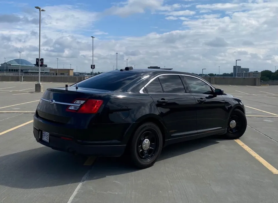 Ford Taurus 2014 photo 2