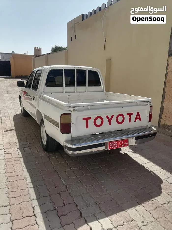 Toyota Hilux 1999 photo 2