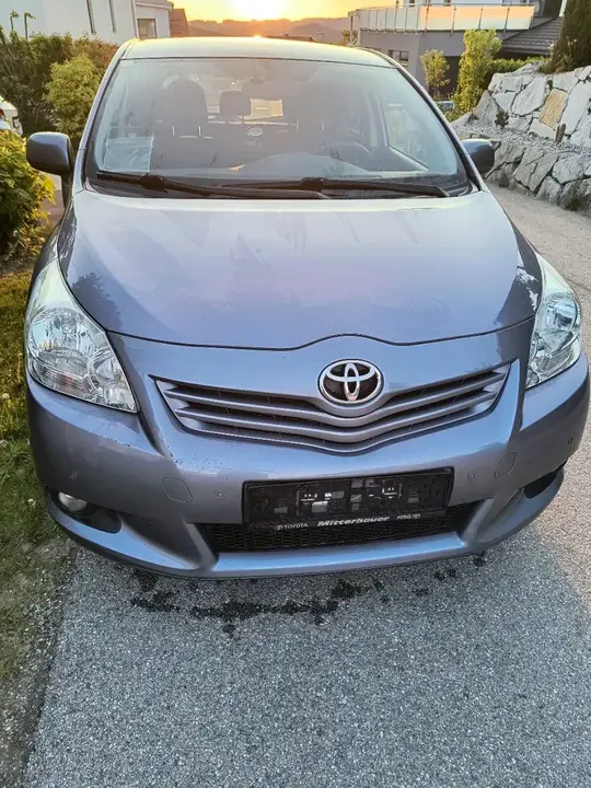 Toyota Verso 2010 photo 2
