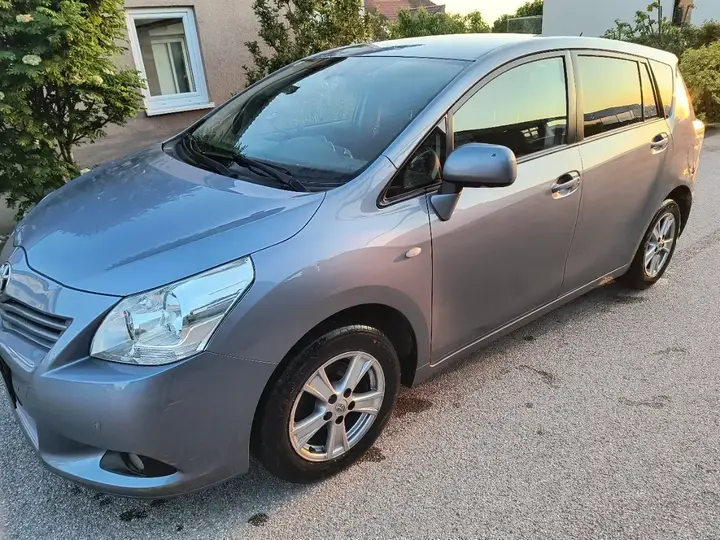 Toyota Verso 2010 photo 3