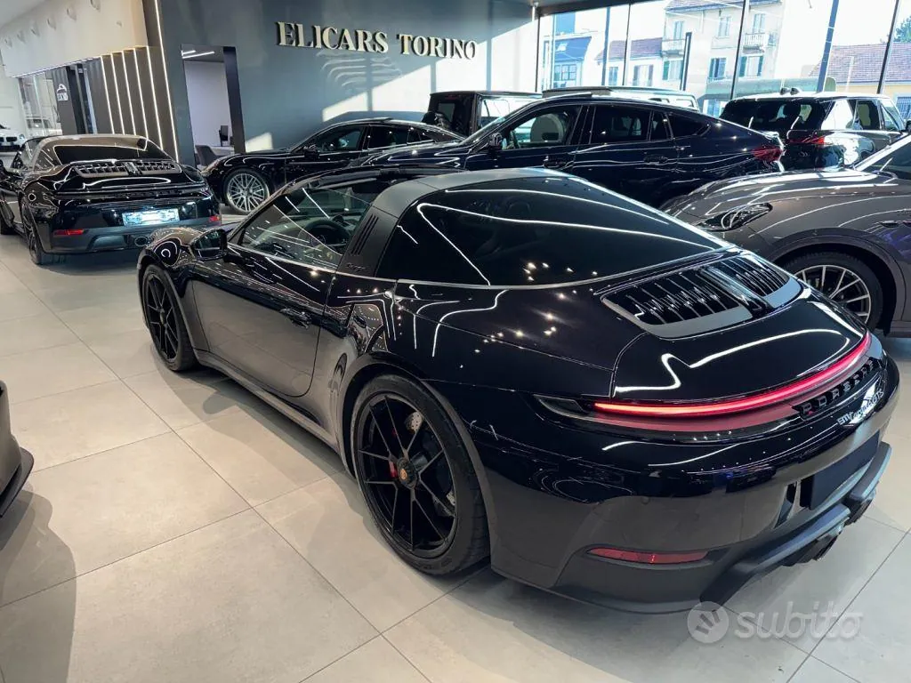 Porsche 911 2025 photo 2