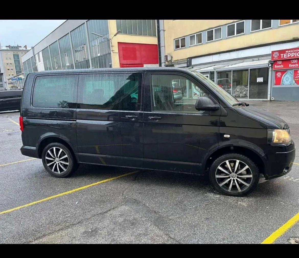 Volkswagen Multivan 2011 photo 2