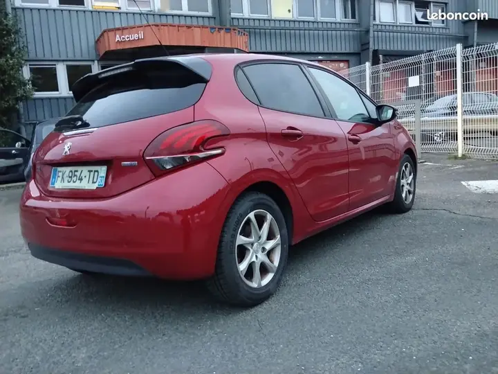 Peugeot 208 2016 photo 3