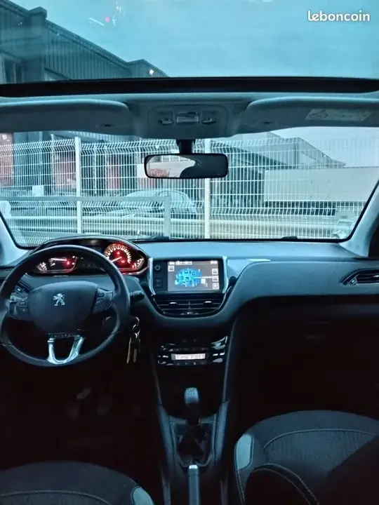 Peugeot 208 2016 photo 5