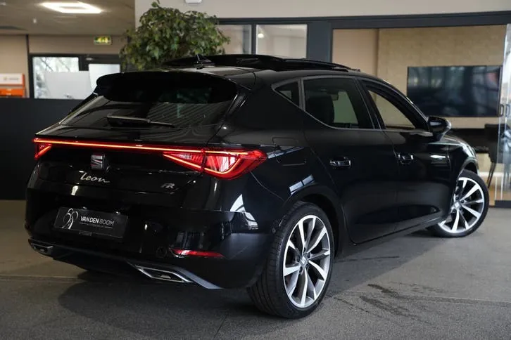 Seat Leon 2022 photo 2