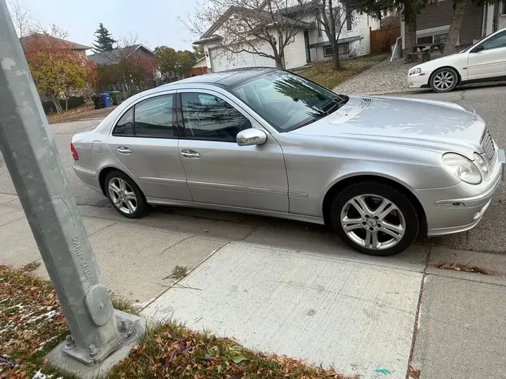 Mercedes-Benz E-Class 2004 photo 2