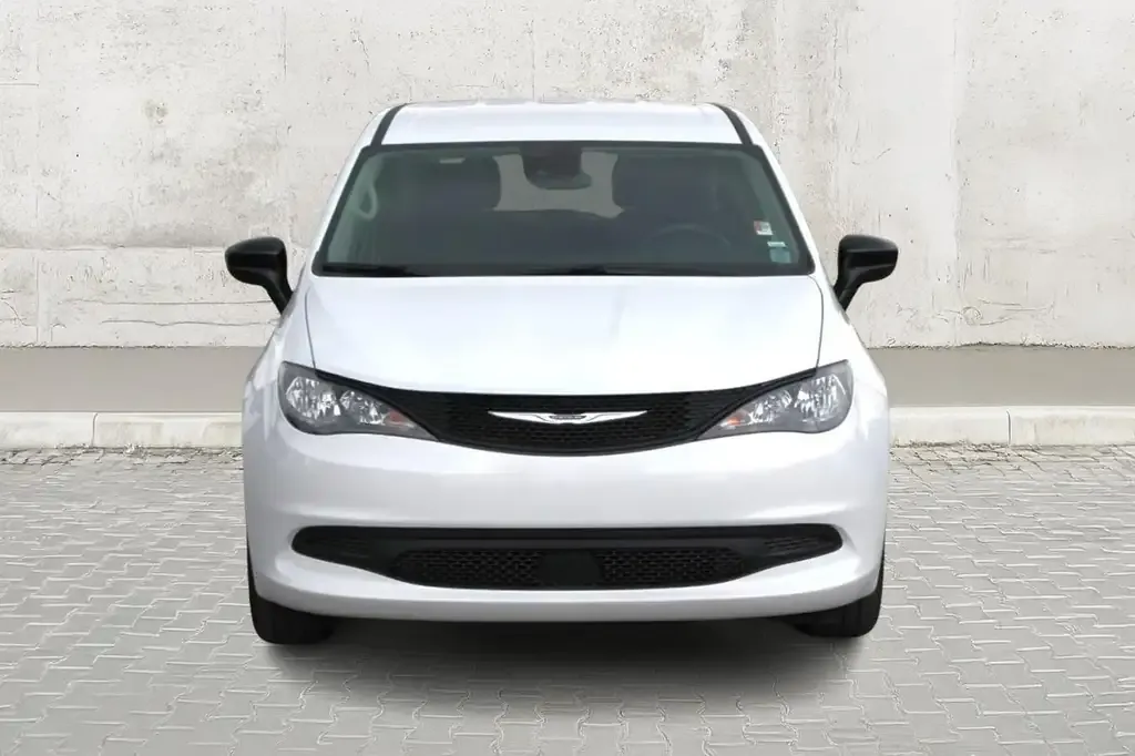 Chrysler Grand Caravan 2024 photo 2