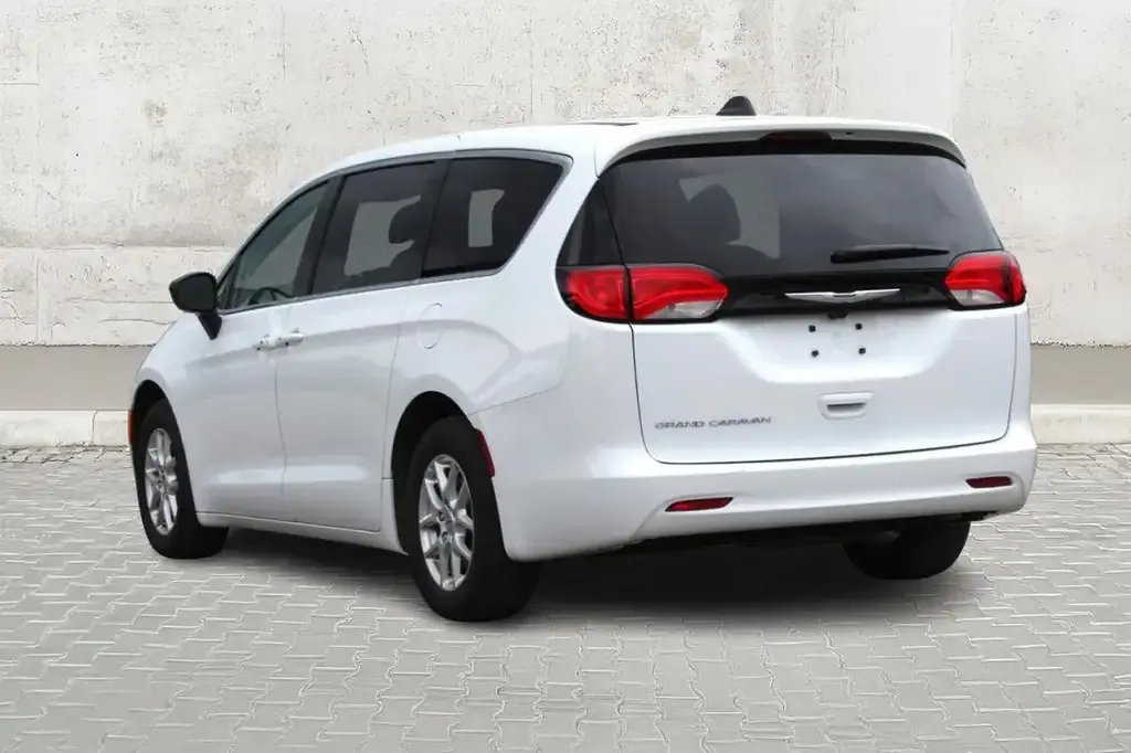 Chrysler Grand Caravan 2024 photo 4