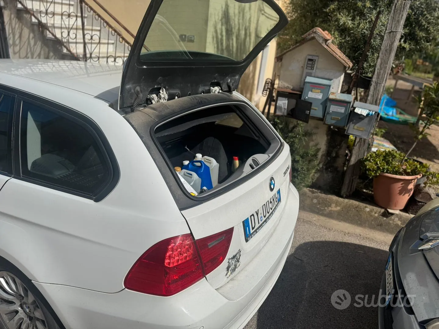 BMW 320 2009 photo 2