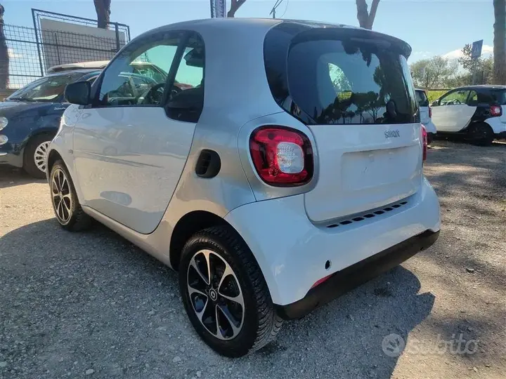 Smart Fortwo 2019 photo 5