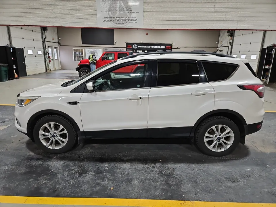 Ford Escape 2018 photo 2