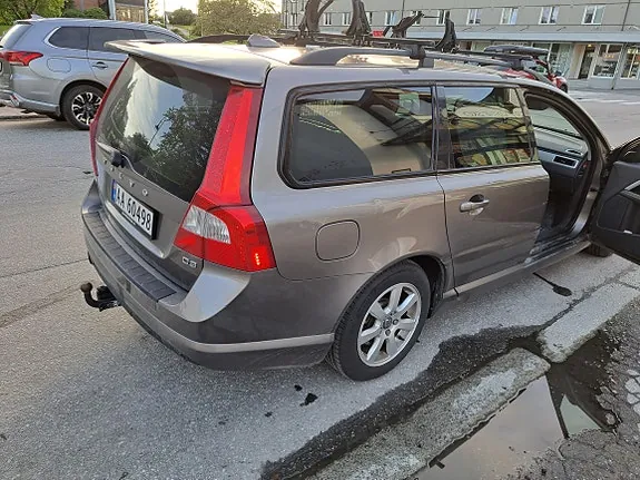 Volvo V70 2012 photo 2