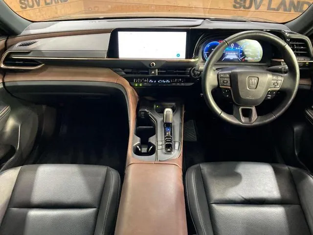 Toyota Crown Crossover 2024 photo 2
