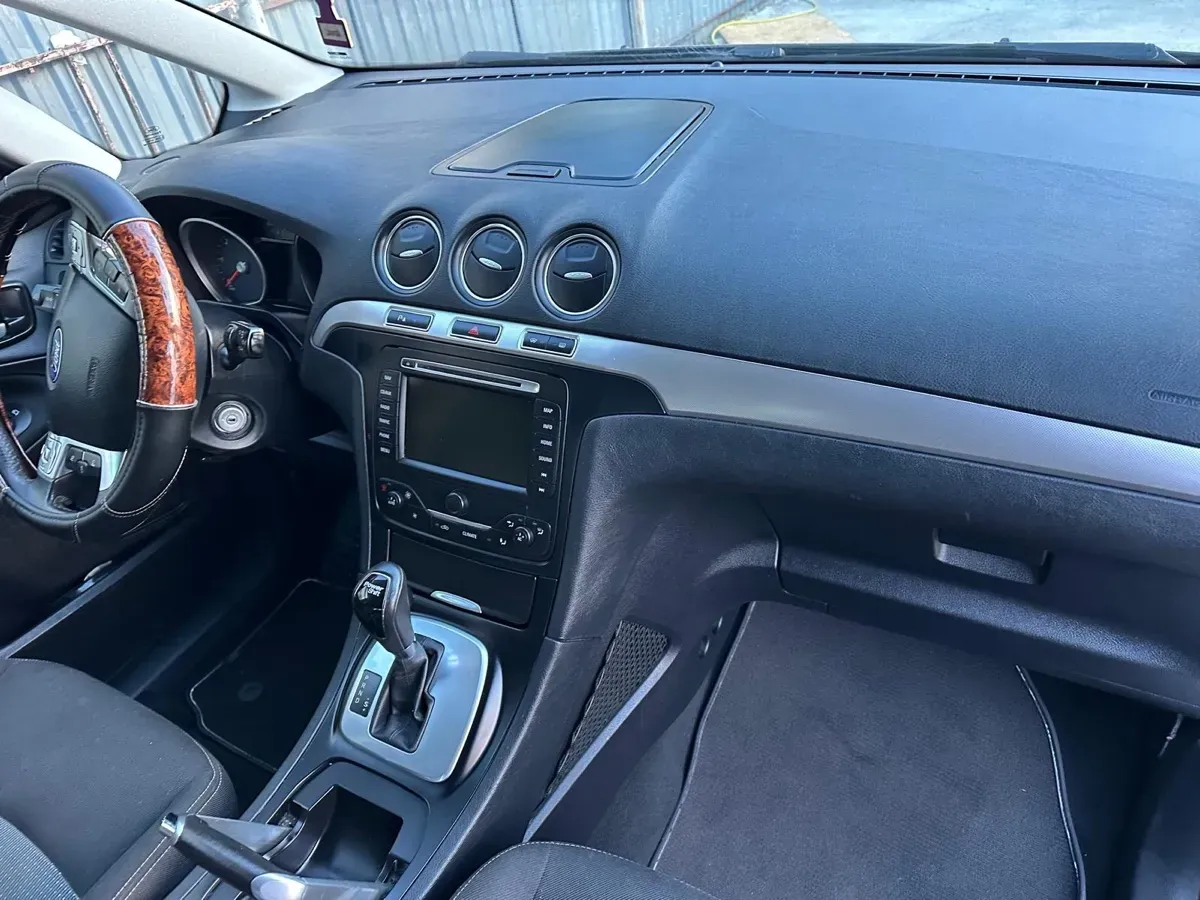 Ford Galaxy 2014 photo 3