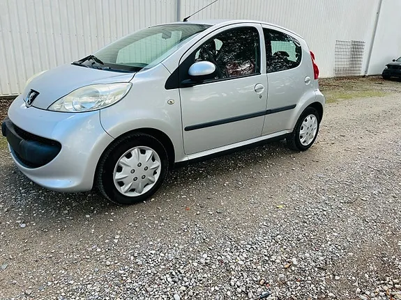 Peugeot 107 2008 photo 5