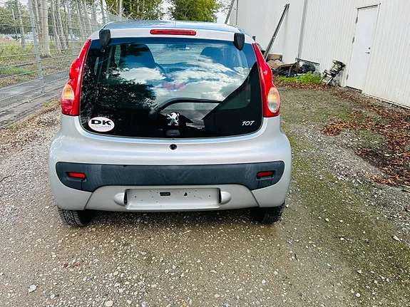 Peugeot 107 2008 photo 2