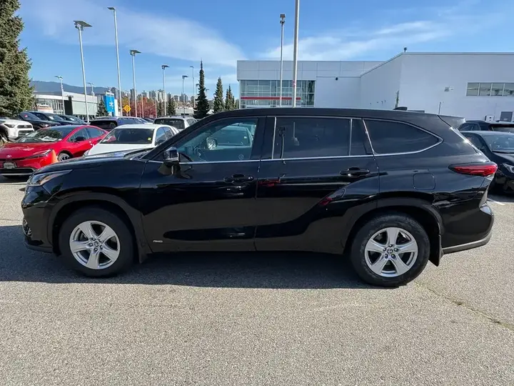 Toyota Highlander 2022 photo 2