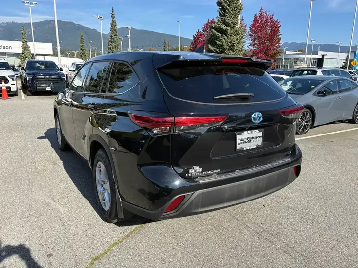 Toyota Highlander 2022 photo 3