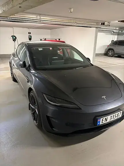 Tesla Model 3 2025 photo 4