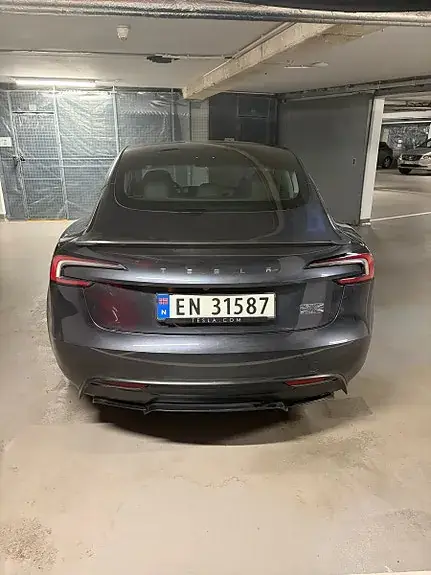 Tesla Model 3 2025 photo 3