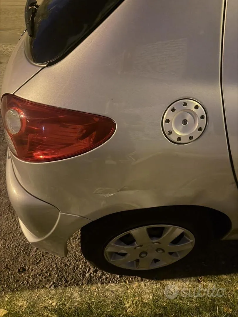 Peugeot 206 2011 photo 5
