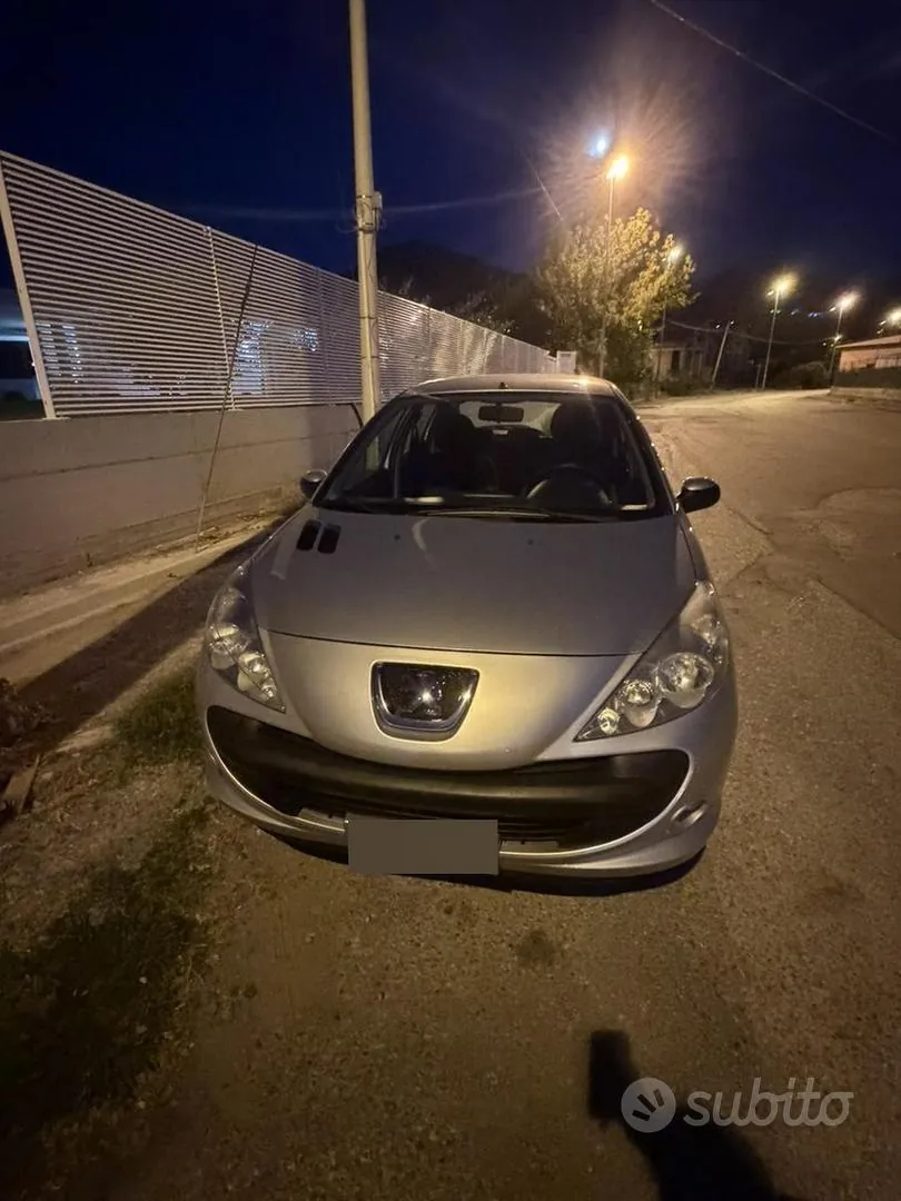 Peugeot 206 2011 photo 3