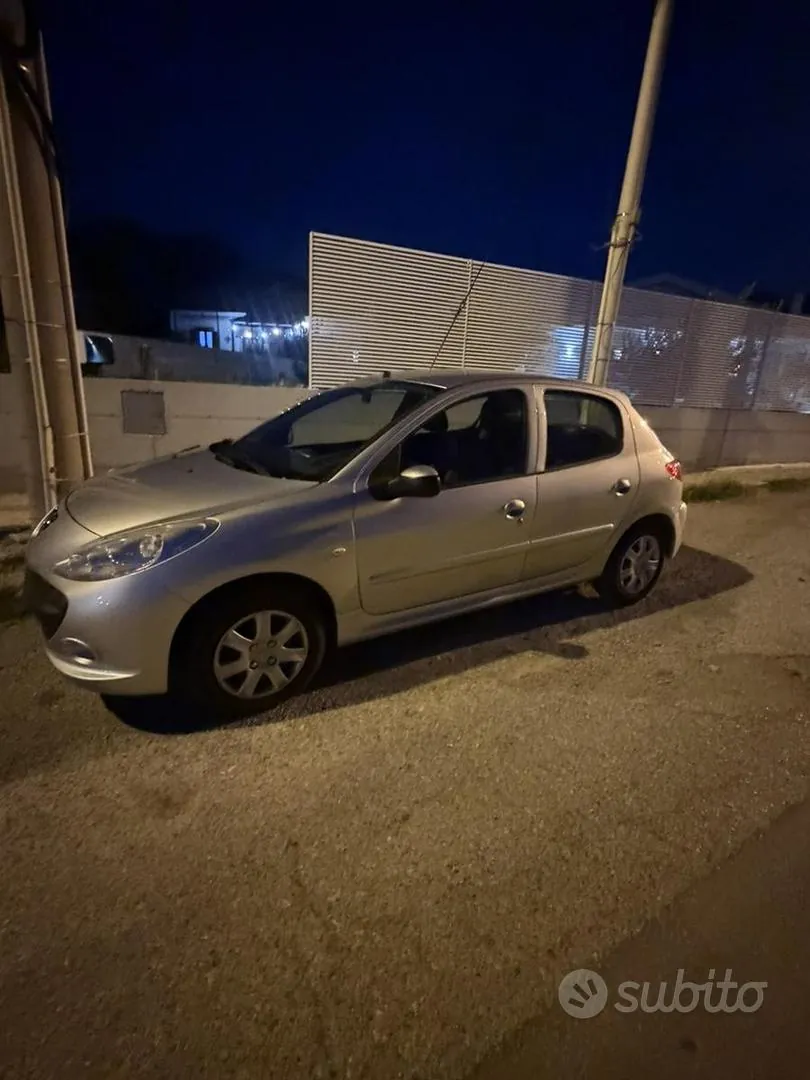 Peugeot 206 2011 photo 2