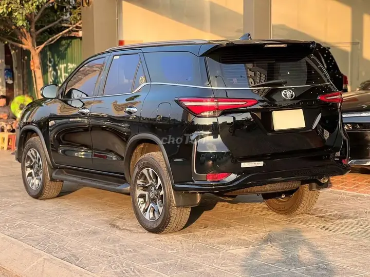 Toyota Fortuner photo 3