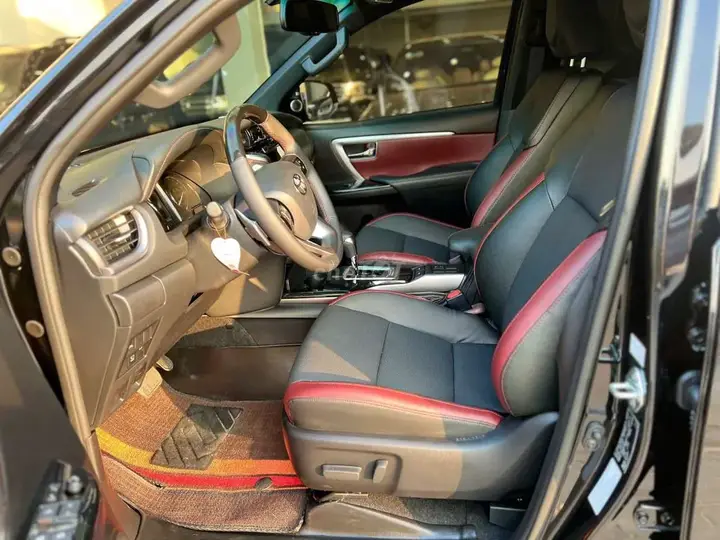 Toyota Fortuner photo 5
