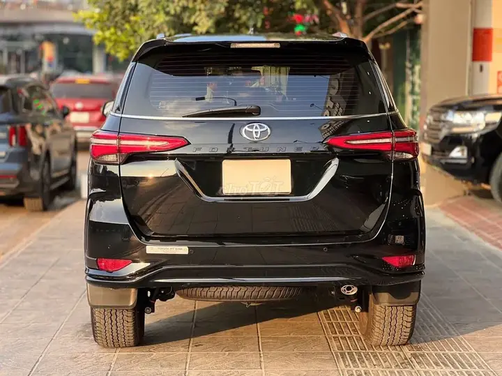 Toyota Fortuner photo 2