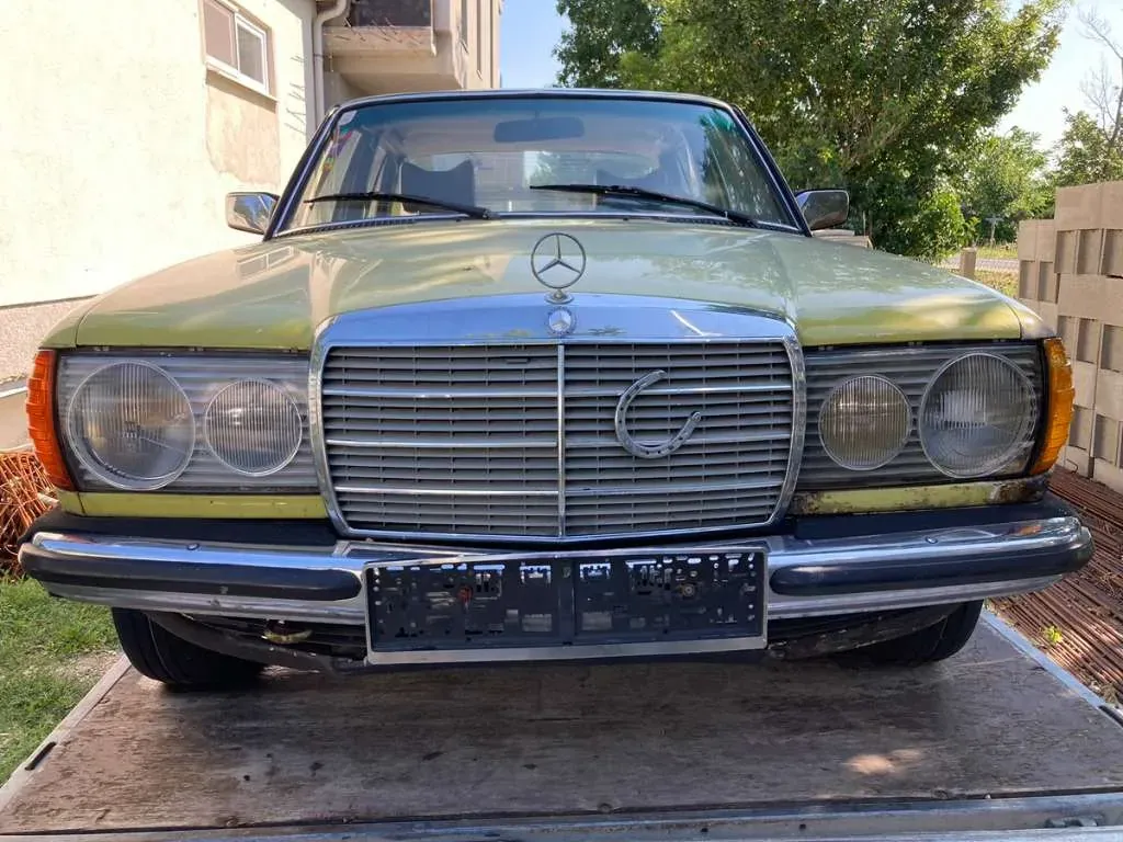 Mercedes-Benz Eklasse 1976 photo 2
