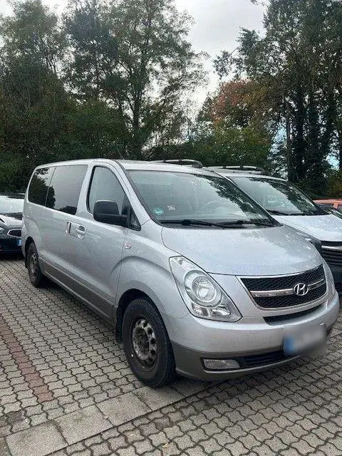 Hyundai H-1 Starex