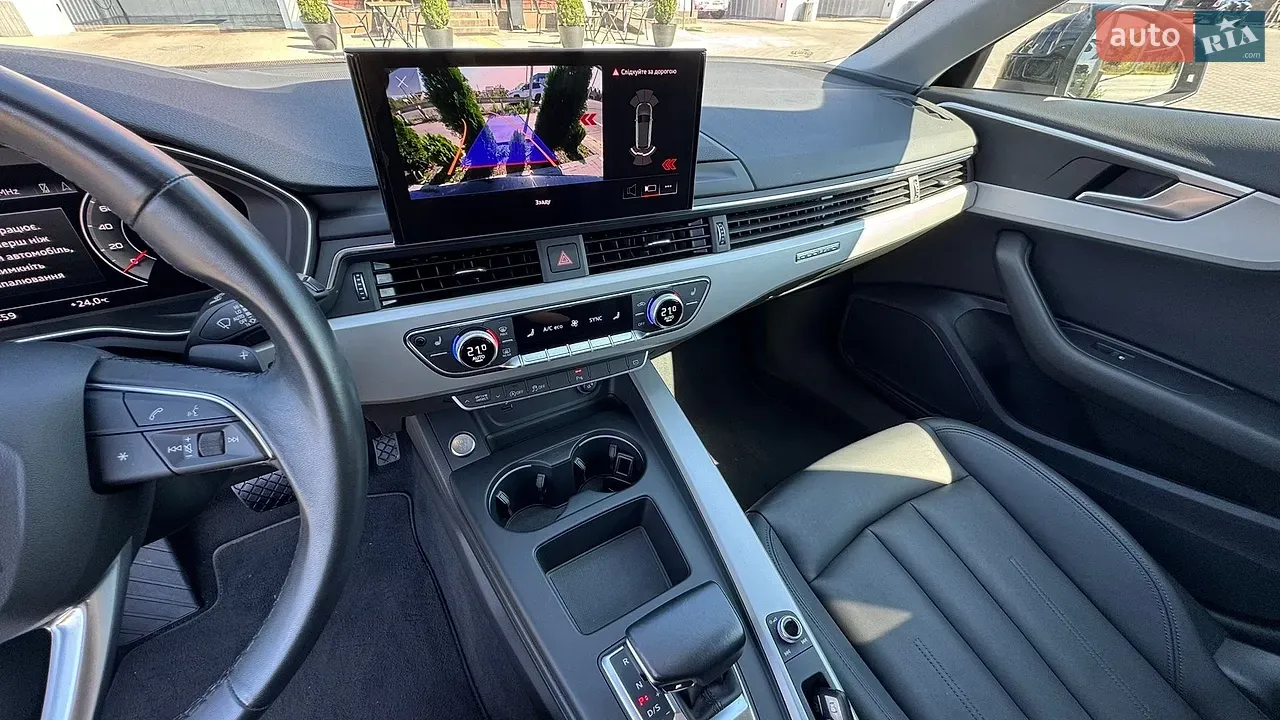 Audi A4 2022 photo 2