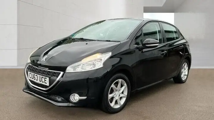 Peugeot 208 2013 photo 2
