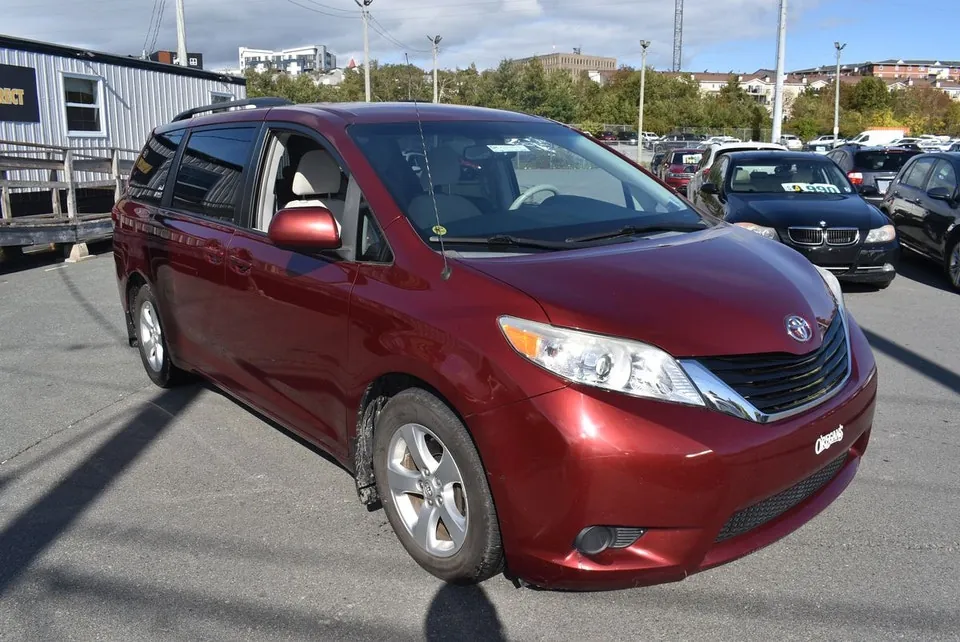 Toyota Sienna 2014 photo 5
