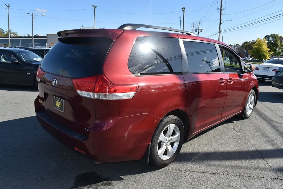 Toyota Sienna 2014 photo 4