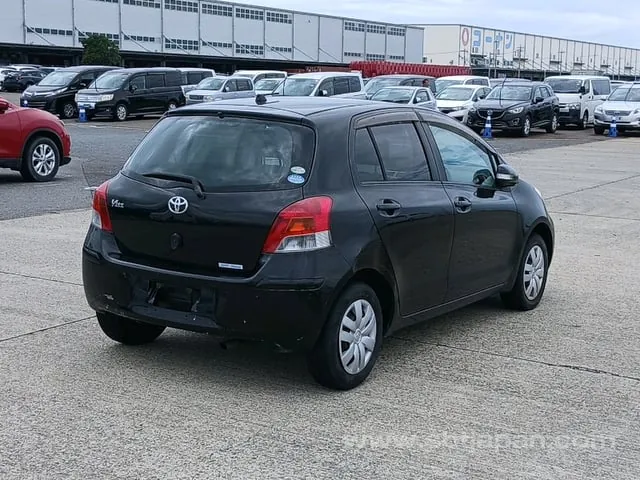 Toyota Vitz 2009 photo 4