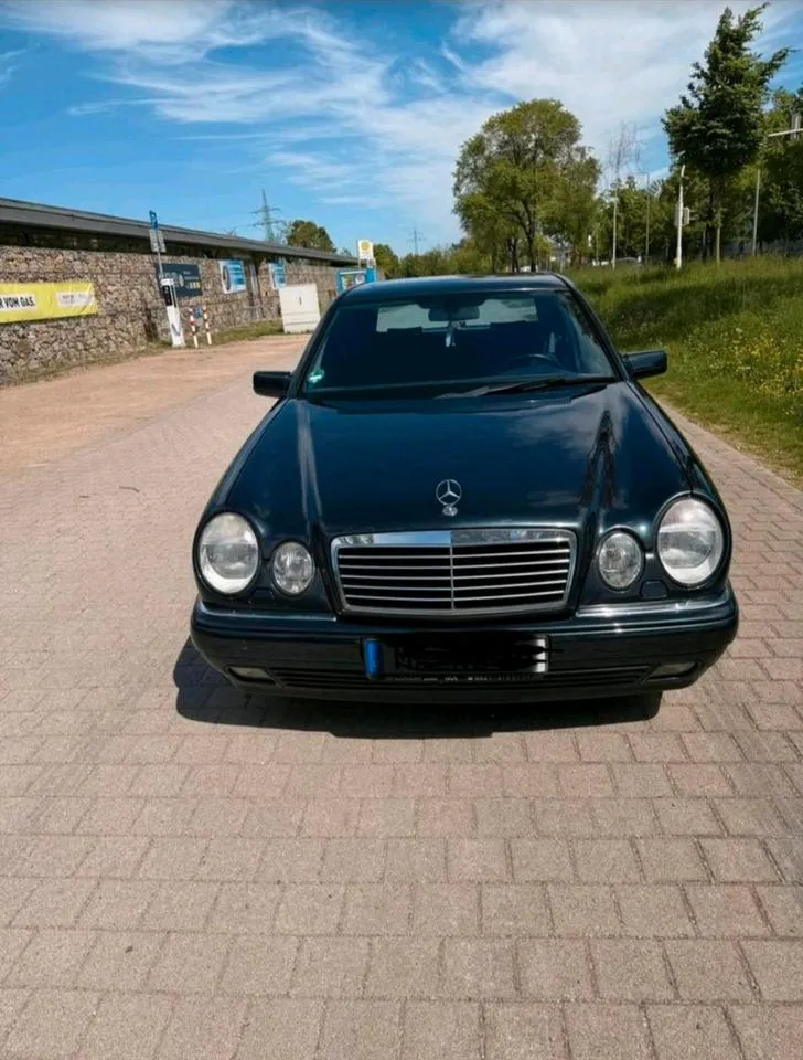 Mercedes-Benz E240
